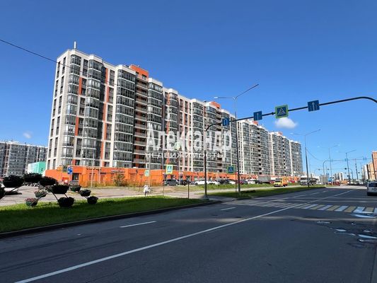 Продам однокомнатную (1-комн.) квартиру, Воронцовский б-р, 11к1, Бугры п