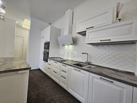 Продам трехкомнатную (3-комн.) квартиру, 1к1, Сосенки д