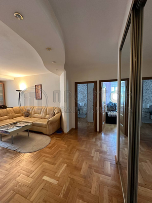 Продам трехкомнатную (3-комн.) квартиру, Белореченская ул, 45к1, Москва г