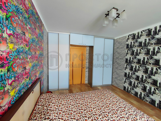 Продам многокомнатную квартиру, Суздальская ул, 8к1, Москва г