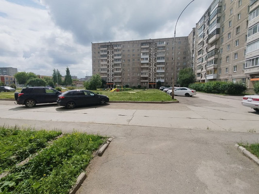 Продам трехкомнатную (3-комн.) квартиру, Октябрьский пр-кт, 1, Нижний Тагил г