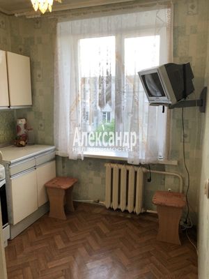 Продам двухкомнатную (2-комн.) квартиру, Юбилейная ул, 3, Кузнечное гп