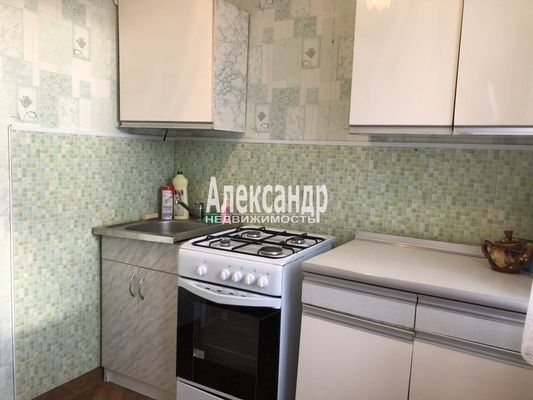 Продам двухкомнатную (2-комн.) квартиру, Юбилейная ул, 3, Кузнечное гп