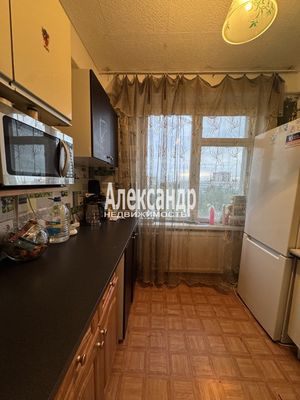 Продам 2-комн. в 4-комн. квартире, Заводской пр-кт, 16к3, Колпино г