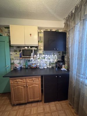 Продам 2-комн. в 4-комн. квартире, Заводской пр-кт, 16к3, Колпино г