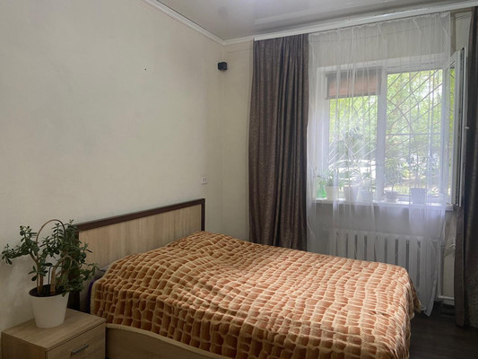 Продам трехкомнатную (3-комн.) квартиру, Казахская ул, 85к2, Ростов-на-Дону г