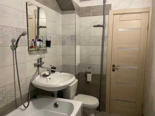 Продам трехкомнатную (3-комн.) квартиру, Казахская ул, 85к2, Ростов-на-Дону г