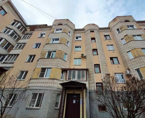 Продам многокомнатную квартиру, Пятницкая ул, 12к1, Киров г