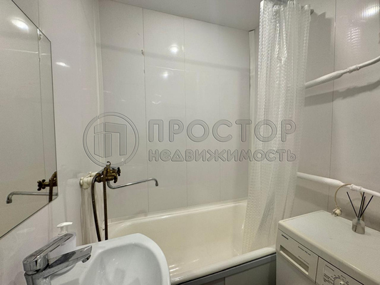 Продам однокомнатную (1-комн.) квартиру, Плющева ул, 16, Москва г