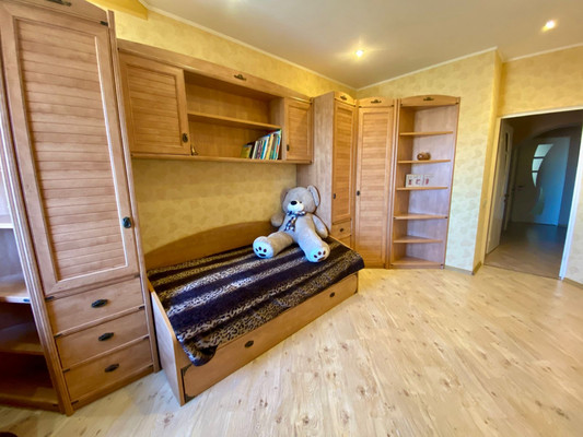 Продам трехкомнатную (3-комн.) квартиру, 339-й Стрелковой Дивизии ул, 31, Ростов-на-Дону г