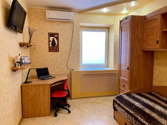 Продам трехкомнатную (3-комн.) квартиру, 339-й Стрелковой Дивизии ул, 31, Ростов-на-Дону г
