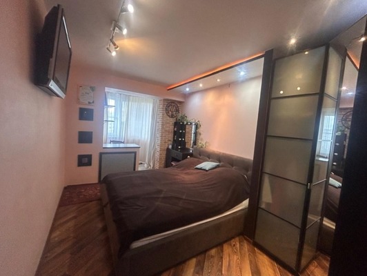 Продам трехкомнатную (3-комн.) квартиру, Таганрогская ул, 122, Ростов-на-Дону г