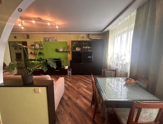 Продам трехкомнатную (3-комн.) квартиру, Таганрогская ул, 122, Ростов-на-Дону г