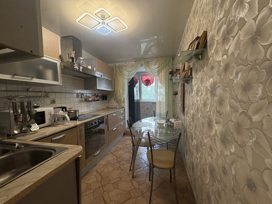 Продам трехкомнатную (3-комн.) квартиру, Ленинский пр-кт, 20а, Йошкар-Ола г