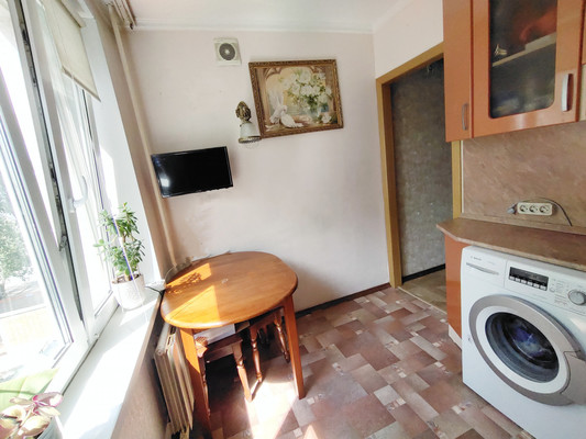 Продам двухкомнатную (2-комн.) квартиру, Ангарская ул, 69, Москва г