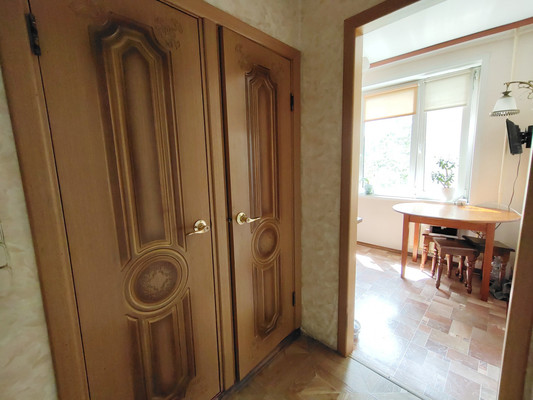Продам двухкомнатную (2-комн.) квартиру, Ангарская ул, 69, Москва г