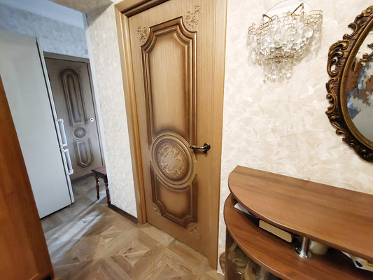 Продам двухкомнатную (2-комн.) квартиру, Ангарская ул, 69, Москва г