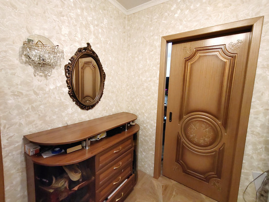 Продам двухкомнатную (2-комн.) квартиру, Ангарская ул, 69, Москва г