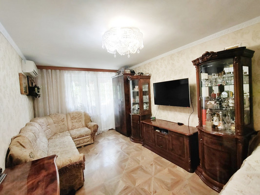 Продам двухкомнатную (2-комн.) квартиру, Ангарская ул, 69, Москва г