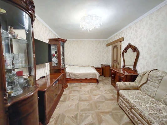 Продам двухкомнатную (2-комн.) квартиру, Ангарская ул, 69, Москва г