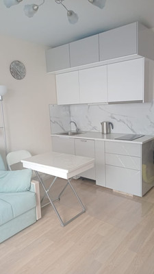 Продам однокомнатную (1-комн.) квартиру, Рябиновая ул, 1к1, Бородки д