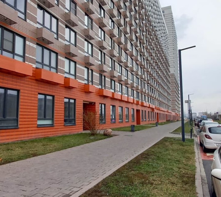 Продам однокомнатную (1-комн.) квартиру, Рябиновая ул, 1к1, Бородки д