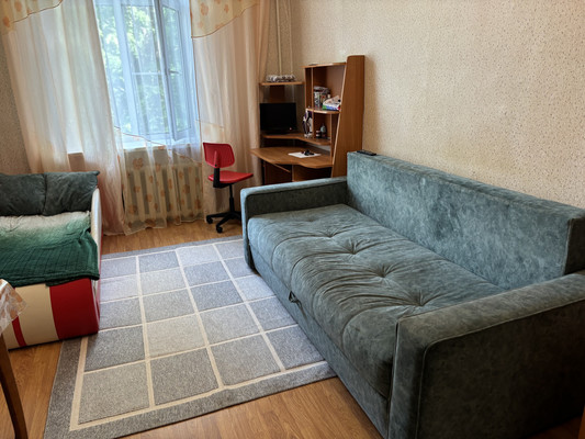 Продам 2-комн. в 7-комн. квартире, Большеохтинский пр-кт, 35к2, Санкт-Петербург г