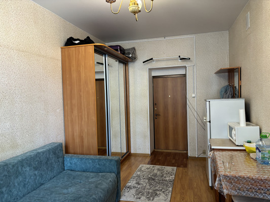 Продам 2-комн. в 7-комн. квартире, Большеохтинский пр-кт, 35к2, Санкт-Петербург г