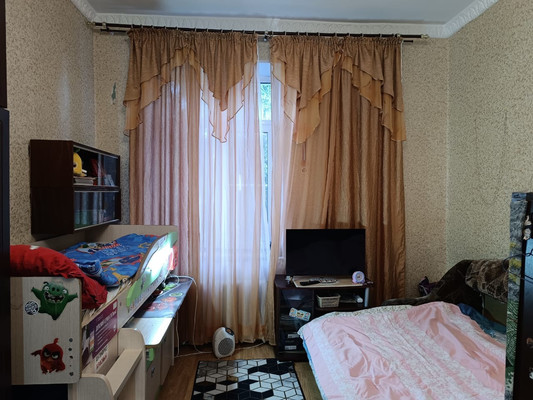 Продам 2-комн. в 7-комн. квартире, Большеохтинский пр-кт, 35к2, Санкт-Петербург г