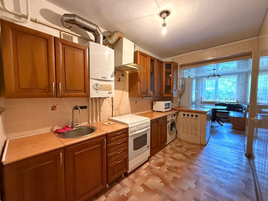 Продам трехкомнатную (3-комн.) квартиру, Соцгородок мкр, 31, Апшеронск г