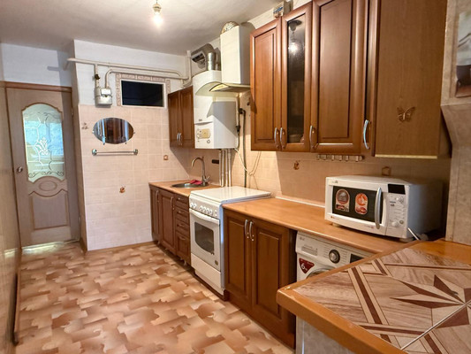 Продам трехкомнатную (3-комн.) квартиру, Соцгородок мкр, 31, Апшеронск г