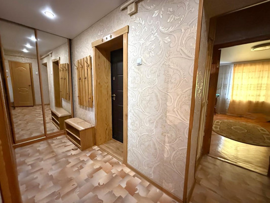 Продам трехкомнатную (3-комн.) квартиру, Соцгородок мкр, 31, Апшеронск г