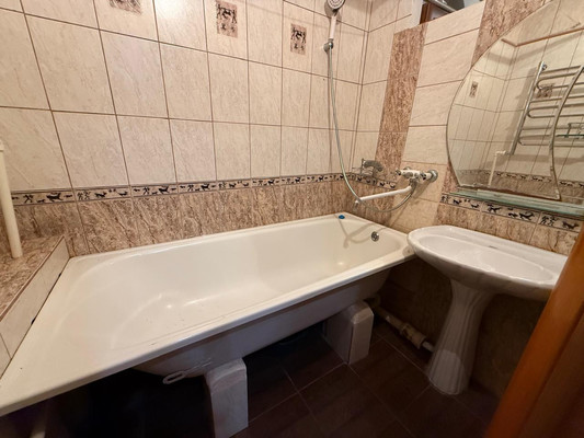 Продам трехкомнатную (3-комн.) квартиру, Соцгородок мкр, 31, Апшеронск г