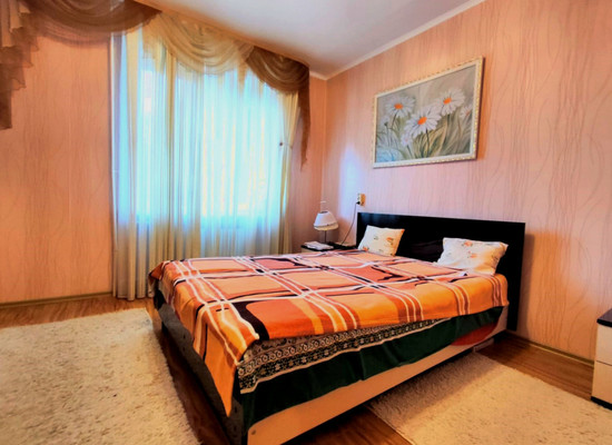 Продам двухкомнатную (2-комн.) квартиру, Ленина ул, 4, Апшеронск г