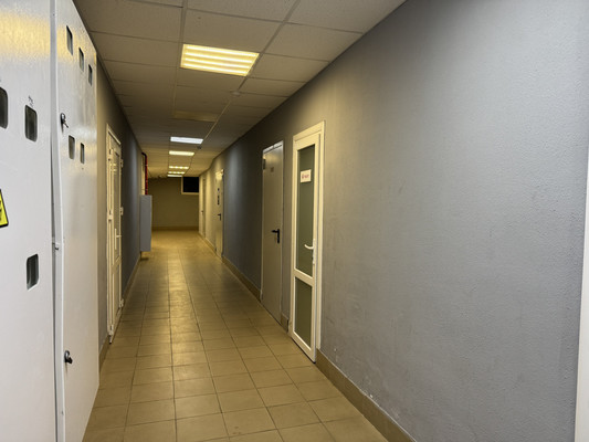 Продам торговое помещение 90 м2, Крымской весны ул, 5к7, Мирное с