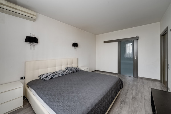 Продам двухкомнатную (2-комн.) квартиру, Можайское ш, 6к1, Москва г