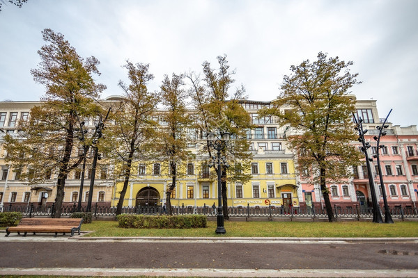 Продам трехкомнатную (3-комн.) квартиру, Петровский б-р, 21, Москва г