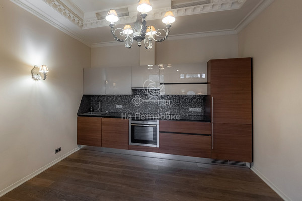 Продам трехкомнатную (3-комн.) квартиру, Петровский б-р, 21, Москва г