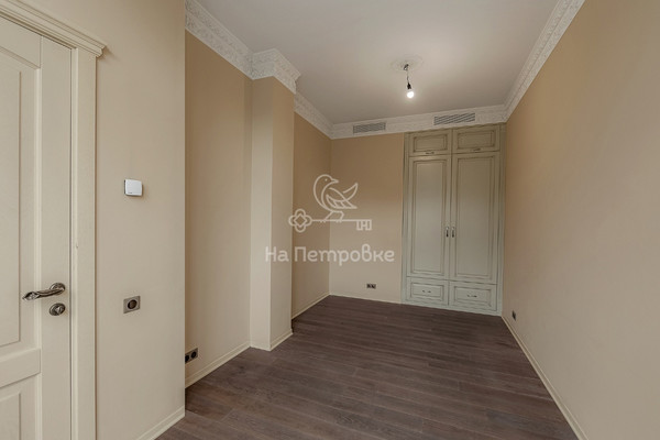 Продам трехкомнатную (3-комн.) квартиру, Петровский б-р, 21, Москва г