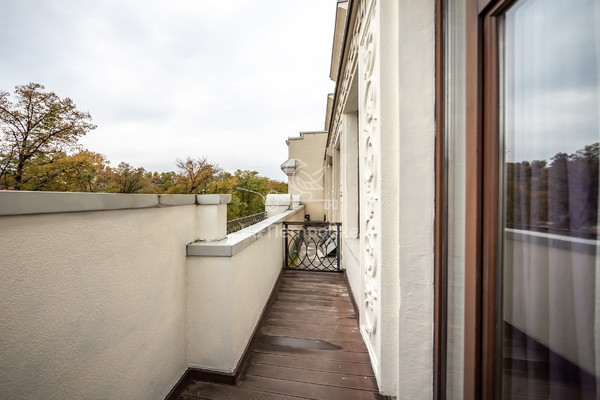 Продам трехкомнатную (3-комн.) квартиру, Петровский б-р, 21, Москва г