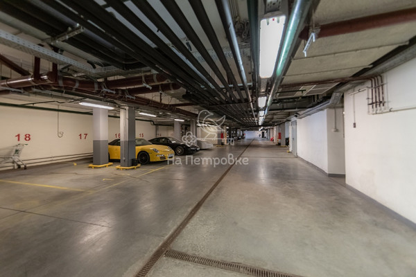 Продам трехкомнатную (3-комн.) квартиру, Петровский б-р, 21, Москва г