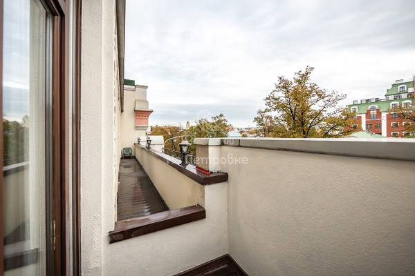 Продам трехкомнатную (3-комн.) квартиру, Петровский б-р, 21, Москва г