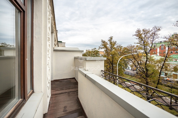 Продам трехкомнатную (3-комн.) квартиру, Петровский б-р, 21, Москва г