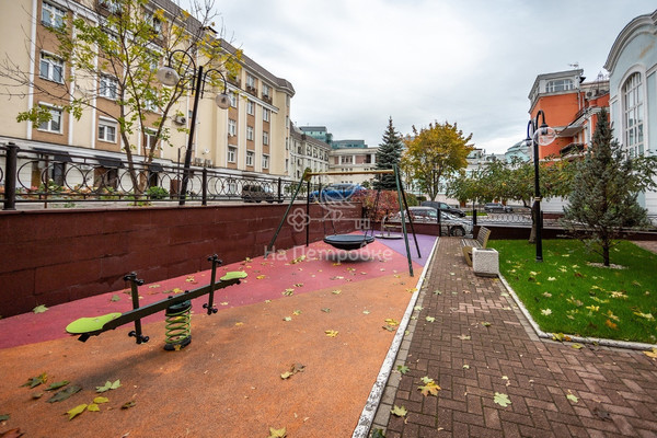 Продам трехкомнатную (3-комн.) квартиру, Петровский б-р, 21, Москва г