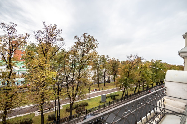 Продам трехкомнатную (3-комн.) квартиру, Петровский б-р, 21, Москва г