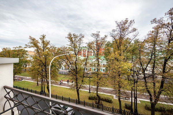 Продам трехкомнатную (3-комн.) квартиру, Петровский б-р, 21, Москва г
