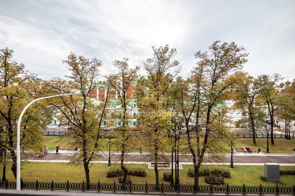 Продам трехкомнатную (3-комн.) квартиру, Петровский б-р, 21, Москва г