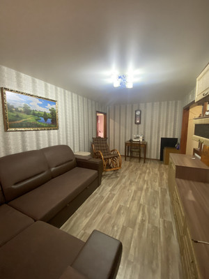 Продам трехкомнатную (3-комн.) квартиру, Коминтерна ул, 35, Нижний Тагил г