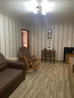 Продам трехкомнатную (3-комн.) квартиру, Коминтерна ул, 35, Нижний Тагил г
