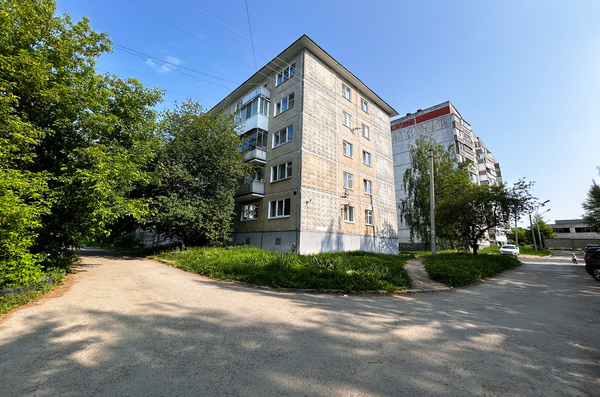 Продам двухкомнатную (2-комн.) квартиру, Мурзинская ул, 30, Екатеринбург г